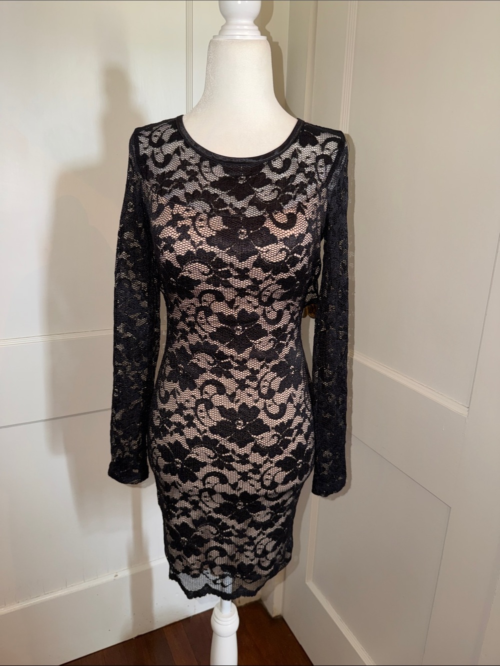 ⭐️ 3/$15 Women’s Black Lace Overlay Long Sleeve Bodycon Dress Small